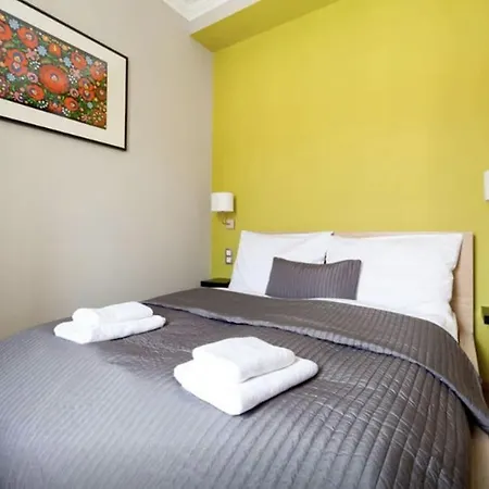 Art Deco 3 Bedroom, 3 Bathroom, Balcony Budapest