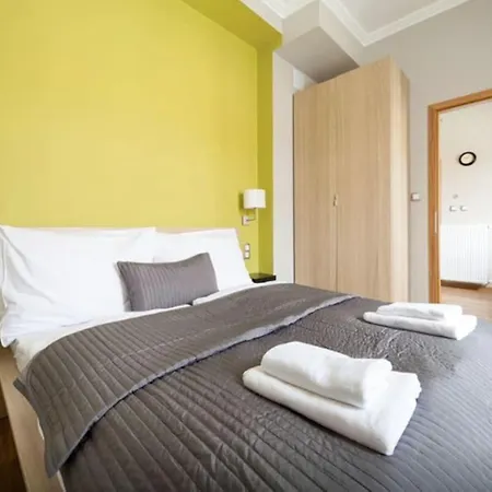 Art Deco 3 Bedroom, 3 Bathroom, Balcony Budapest