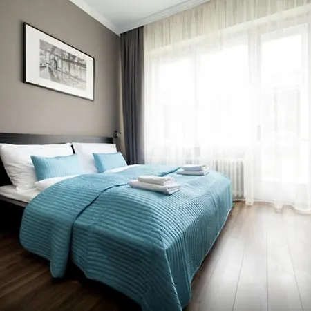 Art Deco 3 Bedroom, 3 Bathroom, Balcony