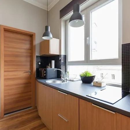 Art Deco 3 Bedroom, 3 Bathroom, Balcony