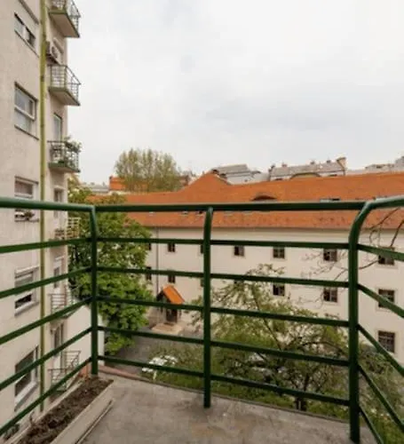 Lejlighed Art Deco 3 Bedroom, 3 Bathroom, Balcony