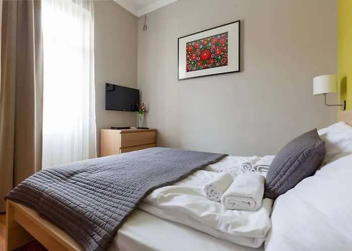 Art Deco 3 Bedroom, 3 Bathroom, Balcony