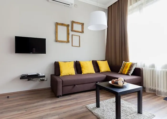 Art Deco 3 Bedroom, 3 Bathroom, Balcony Budapesta