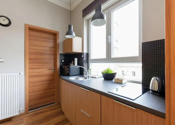 Art Deco 3 Bedroom, 3 Bathroom, Balcony