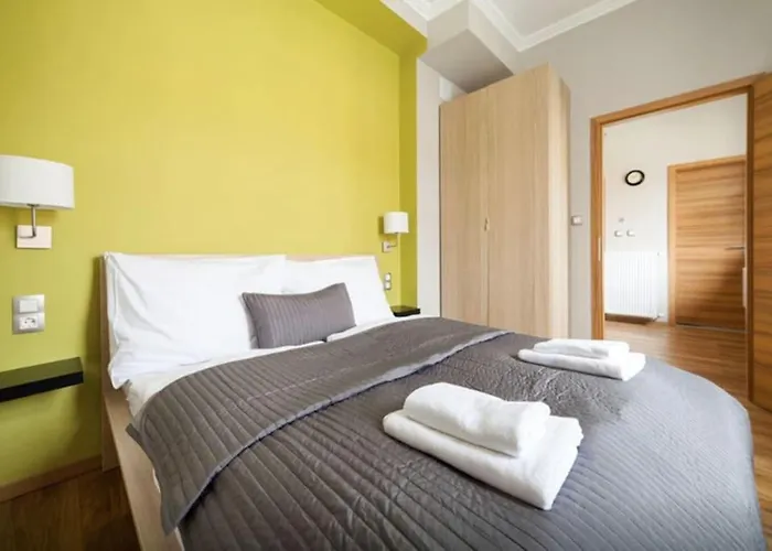 Art Deco 3 Bedroom, 3 Bathroom, Balcony Budapest