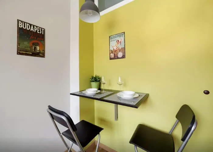 Art Deco 3 Bedroom, 3 Bathroom, Balcony Budapest