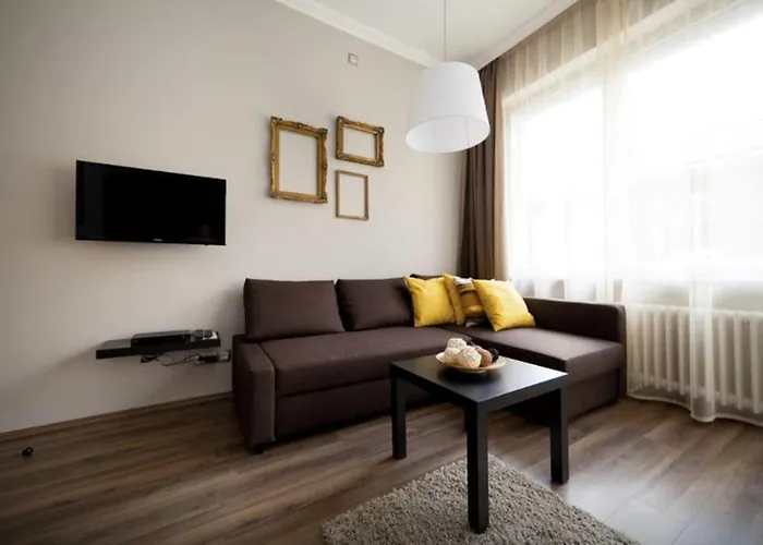 Art Deco 3 Bedroom, 3 Bathroom, Balcony Budapest