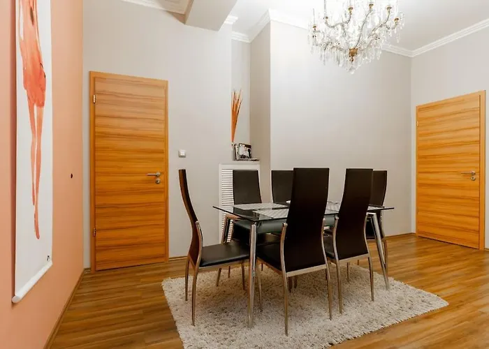 Lejlighed Art Deco 3 Bedroom, 3 Bathroom, Balcony Budapest