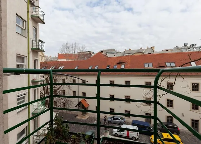 Lejlighed Art Deco 3 Bedroom, 3 Bathroom, Balcony