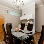 Art Deco 3 Bedroom, 3 Bathroom, Balcony