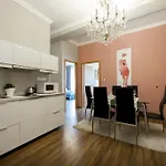 Lägenhet Art Deco 3 Bedroom, 3 Bathroom, Balcony