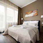 Art Deco 3 Bedroom, 3 Bathroom, Balcony Budapest