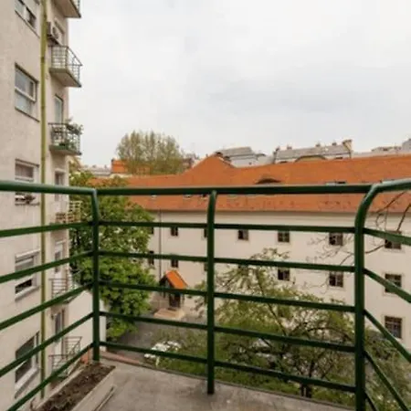Apartmán Art Deco 3 Bedroom, 3 Bathroom, Balcony