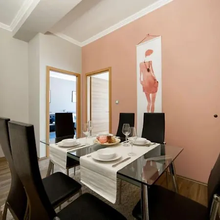 Art Deco 3 Bedroom, 3 Bathroom, Balcony Budapešť