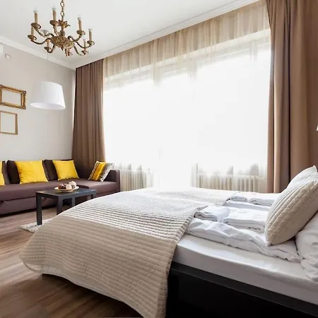 شقة Art Deco 3 Bedroom, 3 Bathroom, Balcony *