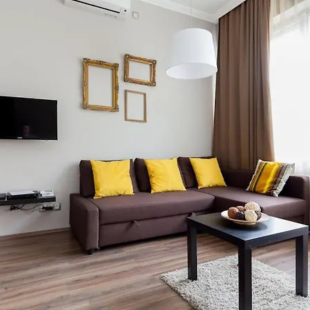 Art Deco 3 Bedroom, 3 Bathroom, Balcony بودابست