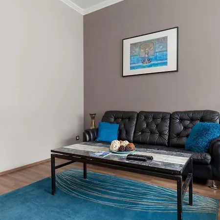 Art Deco 3 Bedroom, 3 Bathroom, Balcony Budapest