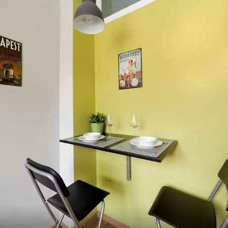 Art Deco 3 Bedroom, 3 Bathroom, Balcony Budapešť