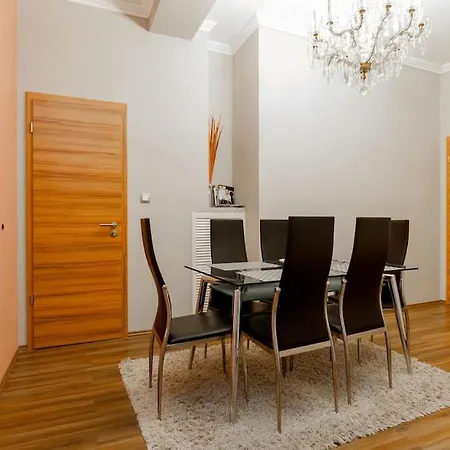 Apartmán Art Deco 3 Bedroom, 3 Bathroom, Balcony Budapešť