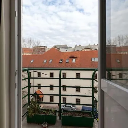 Art Deco 3 Bedroom, 3 Bathroom, Balcony Budapešť