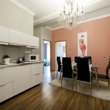 Apartmán Art Deco 3 Bedroom, 3 Bathroom, Balcony