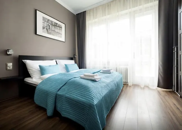 Art Deco 3 Bedroom, 3 Bathroom, Balcony