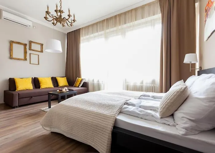 شقة Art Deco 3 Bedroom, 3 Bathroom, Balcony *