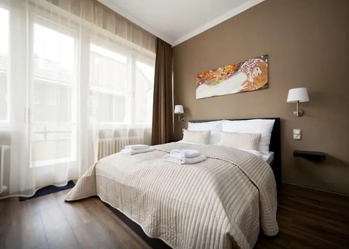 Art Deco 3 Bedroom, 3 Bathroom, Balcony بودابست