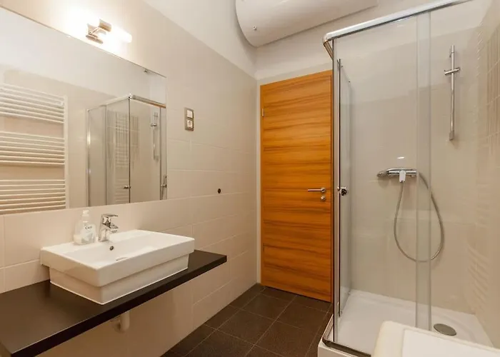 شقة Art Deco 3 Bedroom, 3 Bathroom, Balcony